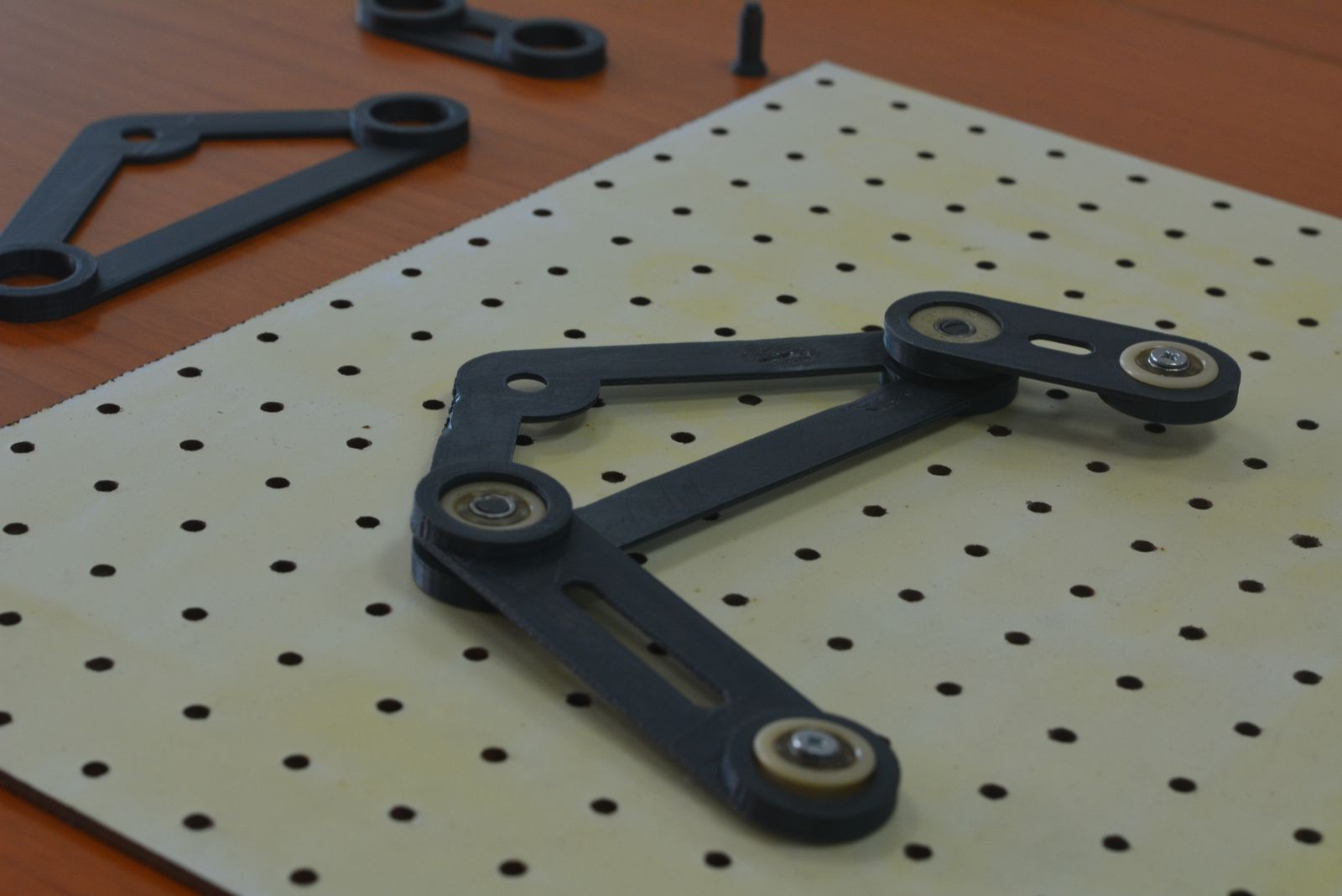 Fourbar mechanism kit, view 4