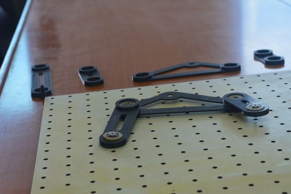 Fourbar mechanism kit, view 5