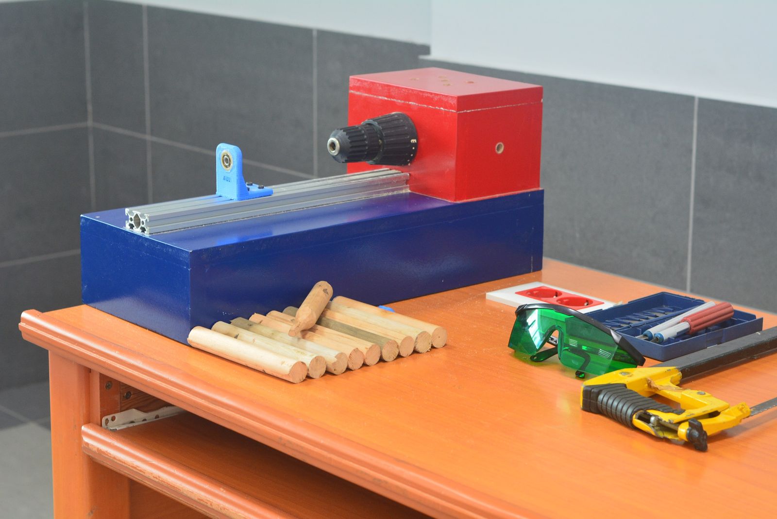 Mini lathe machine, view 2
